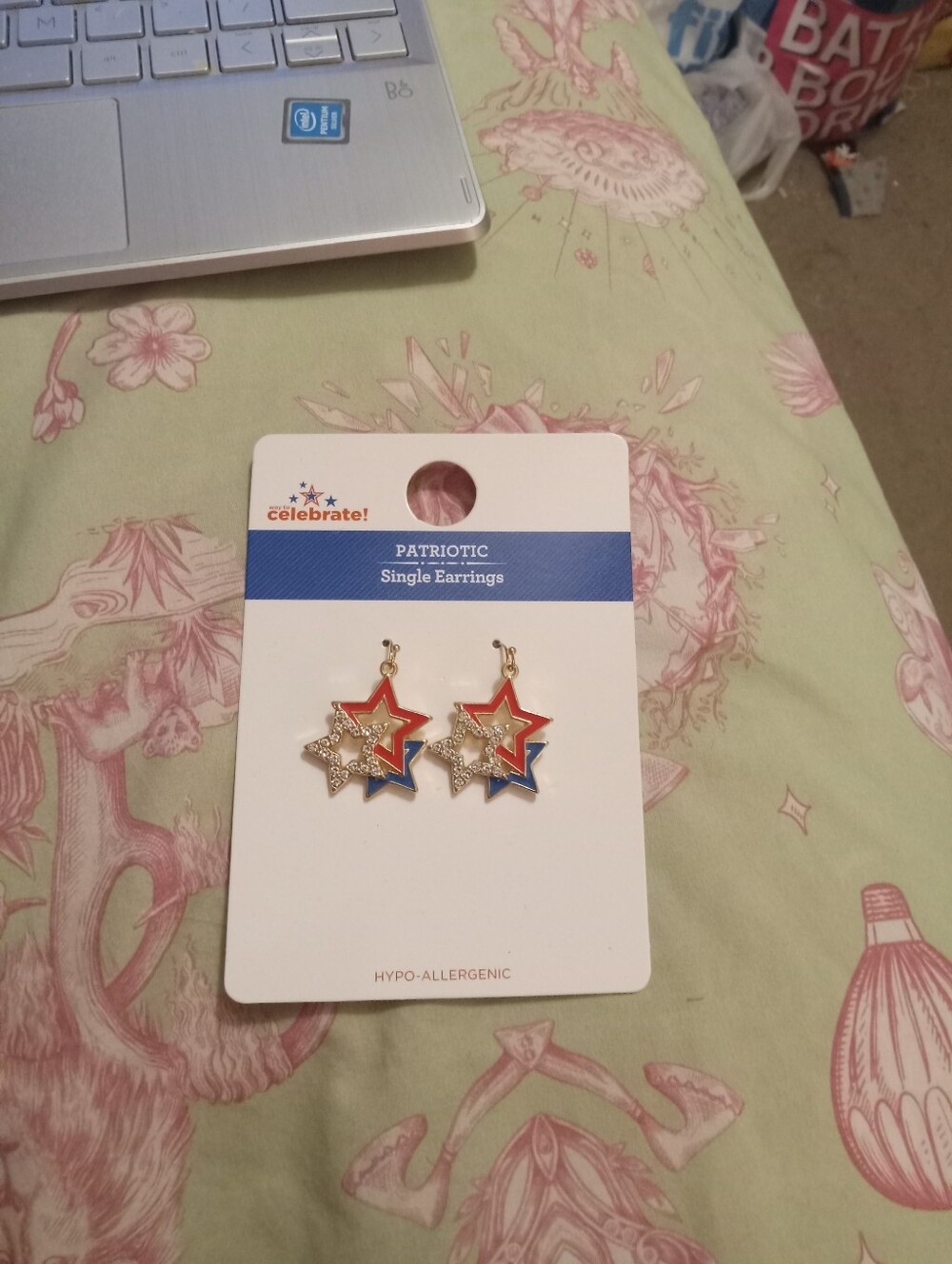 NWT Patriotic 4th Of July Tri-Star Dangle Earrings